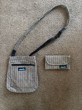Kavu Beige & Black Herringbone Crossbody with Matching Wallet